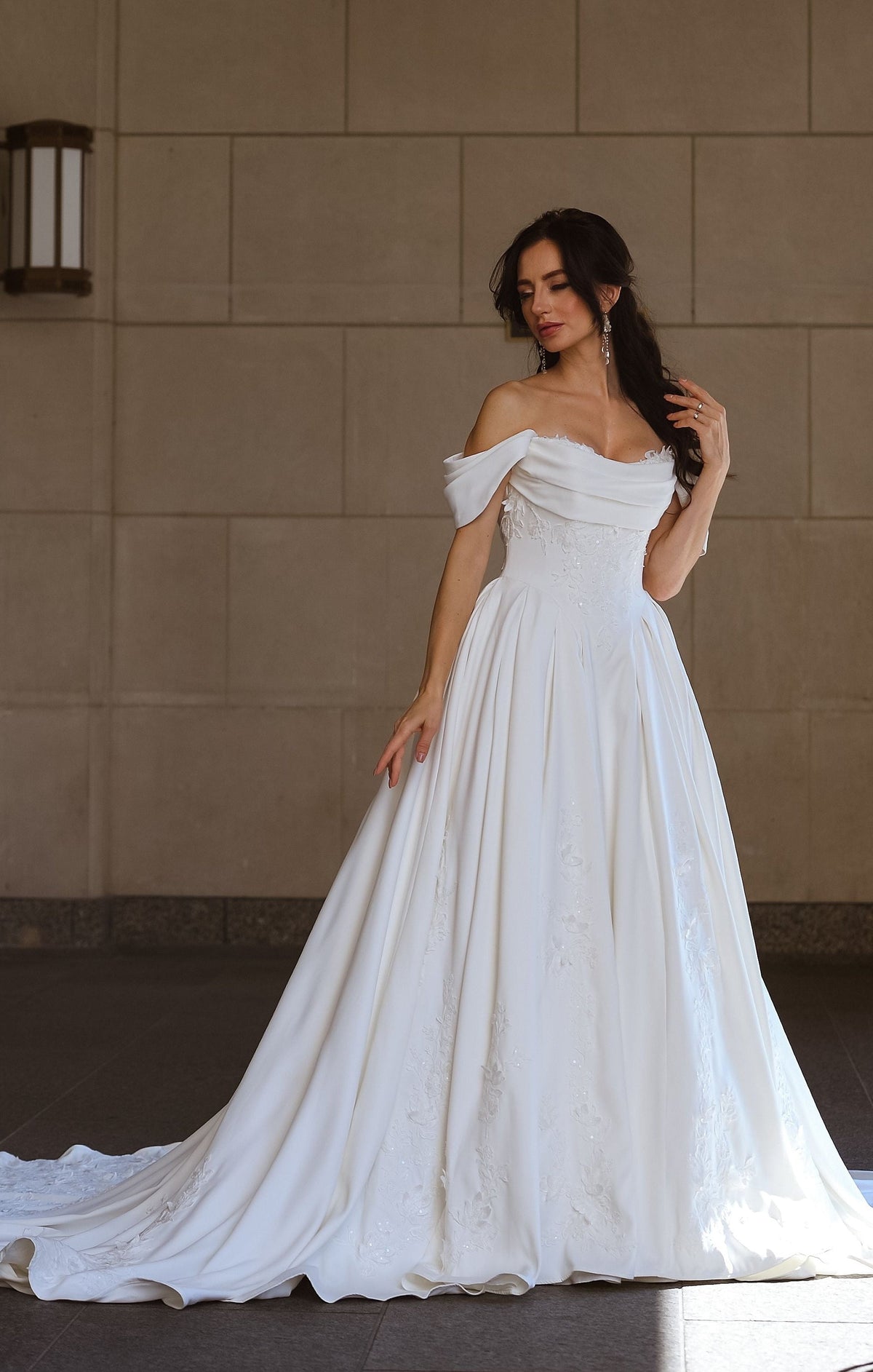 bella swan bridal dress Belle Étoile Gown – Beaded Cocktail Dresses Bayleigh Low Bow Tie Lace Tie:Traditional Lace Tie