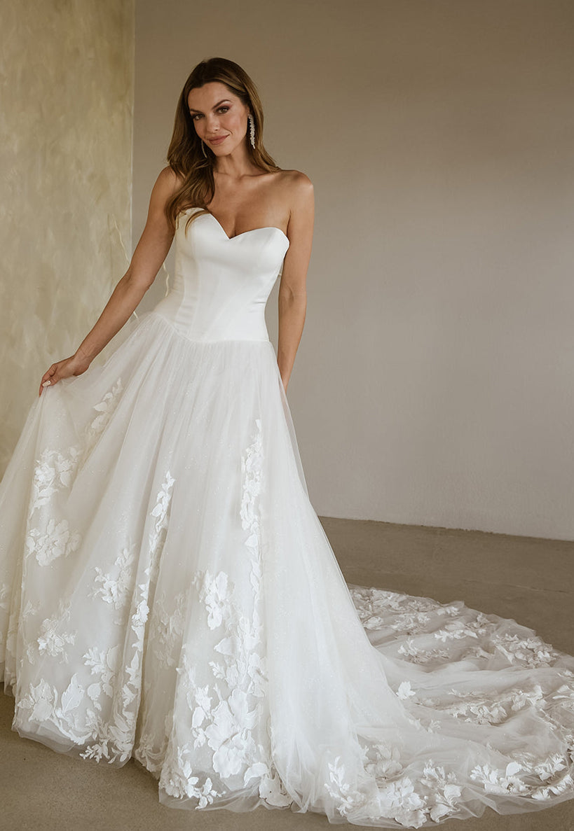 Swan Bridal | Premier Designer Wedding Dresses in San Antonio, TX Swan Bridal | Premier Designer Wedding Dresses in San Antonio, TX